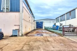 #25490 Capannone industriale con area esterna di pertinenza