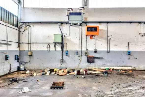 #25490 Capannone industriale con area esterna di pertinenza