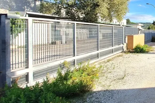 #24640 Capannone magazzini e cortile da frazionare