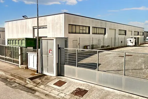 #24640 Capannone magazzini e cortile da frazionare