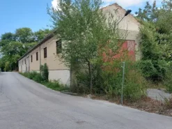 #18706 Capannone produttivo da risanare