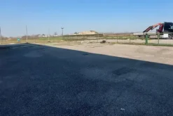 #25773 Capannone su due livelli con ampia area esterna