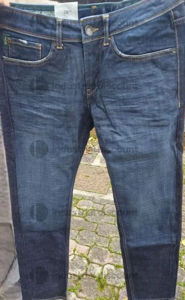 1#9166 Capi di abbigliamento