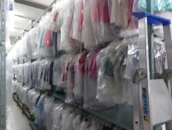 178#7915 Capi di abbigliamento da bimbo e tessuti
