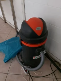 2#8129 Capi di abbigliamento e arredo da negozio