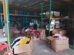 2#8129 Capi di abbigliamento e arredo da negozio