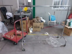 2#8129 Capi di abbigliamento e arredo da negozio