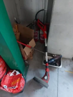 2#8129 Capi di abbigliamento e arredo da negozio