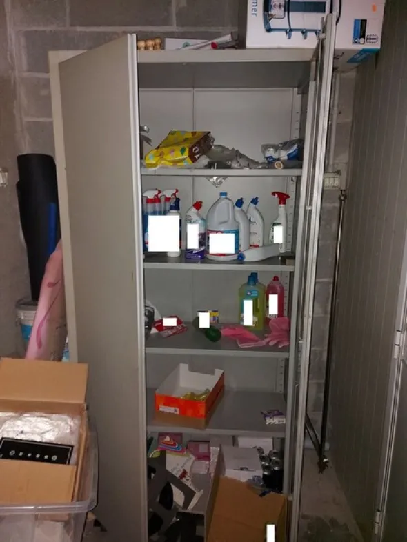2#8129 Capi di abbigliamento e arredo da negozio
