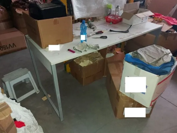 2#8129 Capi di abbigliamento e arredo da negozio