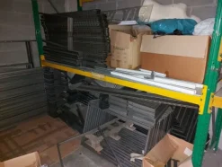 2#8129 Capi di abbigliamento e arredo da negozio