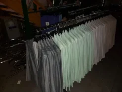 2#8129 Capi di abbigliamento e arredo da negozio