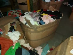 2#8129 Capi di abbigliamento e arredo da negozio