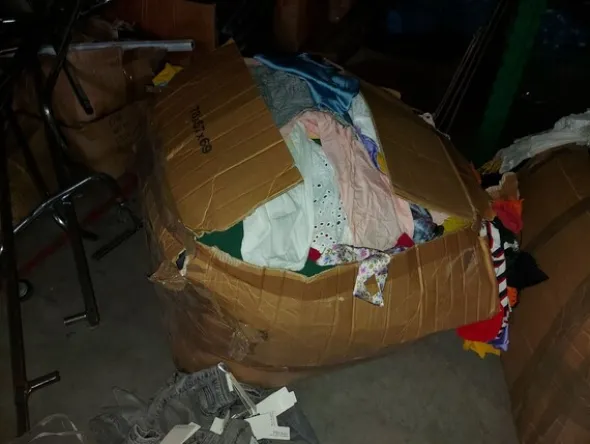 2#8129 Capi di abbigliamento e arredo da negozio