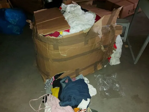 2#8129 Capi di abbigliamento e arredo da negozio