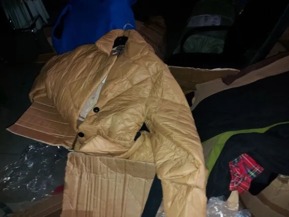 2#8129 Capi di abbigliamento e arredo da negozio