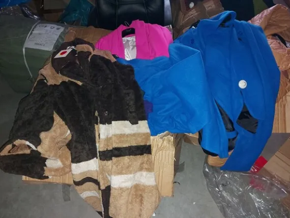 2#8129 Capi di abbigliamento e arredo da negozio