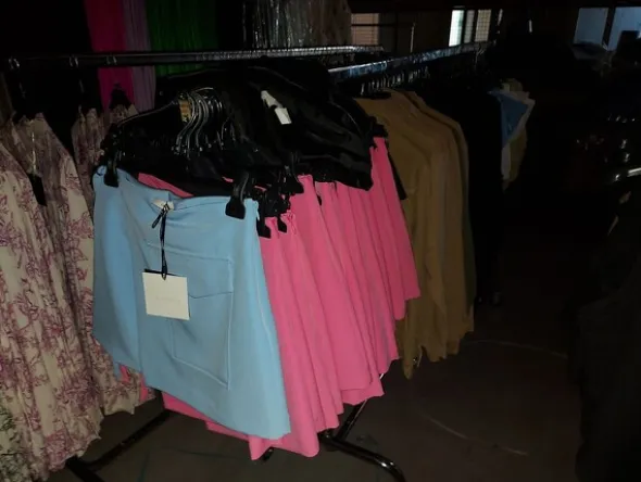 2#8129 Capi di abbigliamento e arredo da negozio