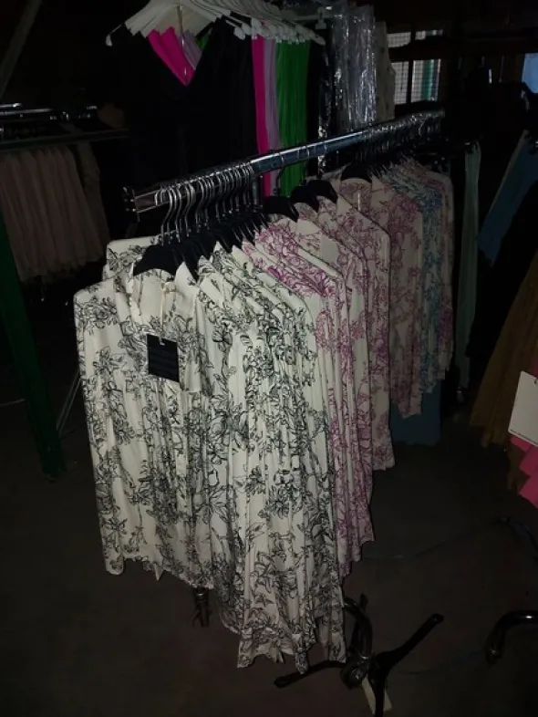 2#8129 Capi di abbigliamento e arredo da negozio