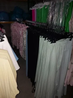 2#8129 Capi di abbigliamento e arredo da negozio