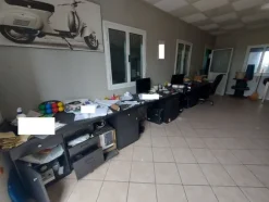2#8129 Capi di abbigliamento e arredo da negozio