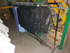 2#8129 Capi di abbigliamento e arredo da negozio