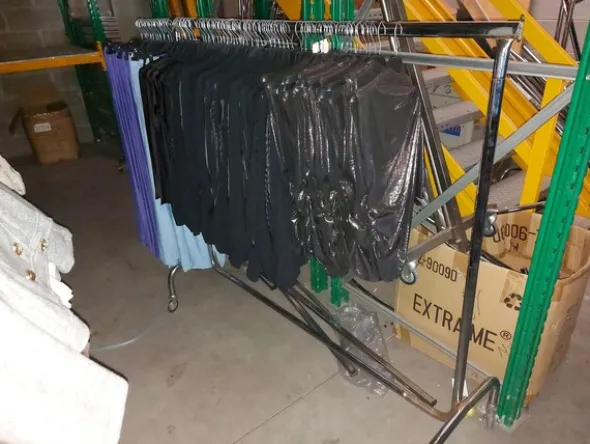 2#8129 Capi di abbigliamento e arredo da negozio