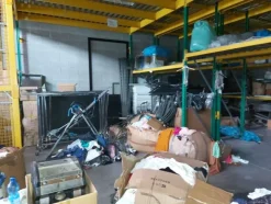 2#8129 Capi di abbigliamento e arredo da negozio