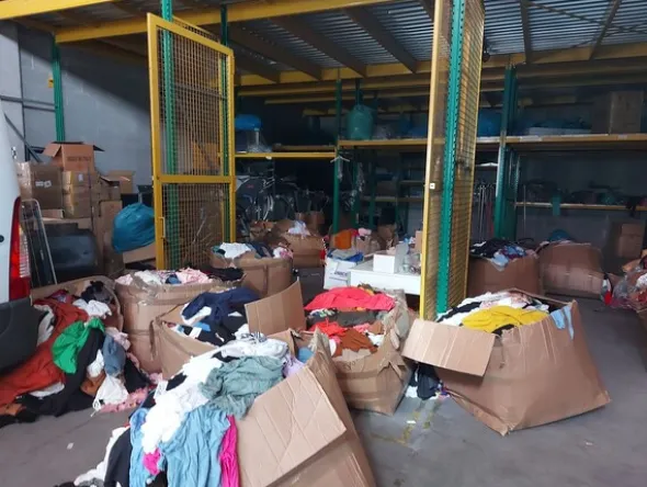 2#8129 Capi di abbigliamento e arredo da negozio