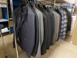 1#8071 Capi di abbigliamento e calzature
