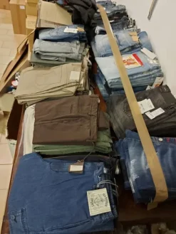 1#8071 Capi di abbigliamento e calzature