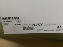 1#8071 Capi di abbigliamento e calzature