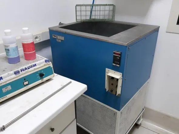 29#3675 Cappa chimica Airone S e centrifuga Beckman