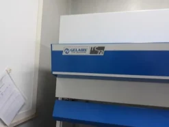 20#3675 Cappa flusso laminare Gelaire e microscopio Olympus BH2