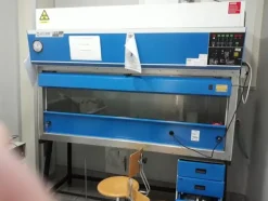 20#3675 Cappa flusso laminare Gelaire e microscopio Olympus BH2