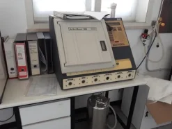 15#3675 Cappa flusso laminare Oasis e centrifuga Beckam