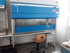15#3675 Cappa flusso laminare Oasis e centrifuga Beckam