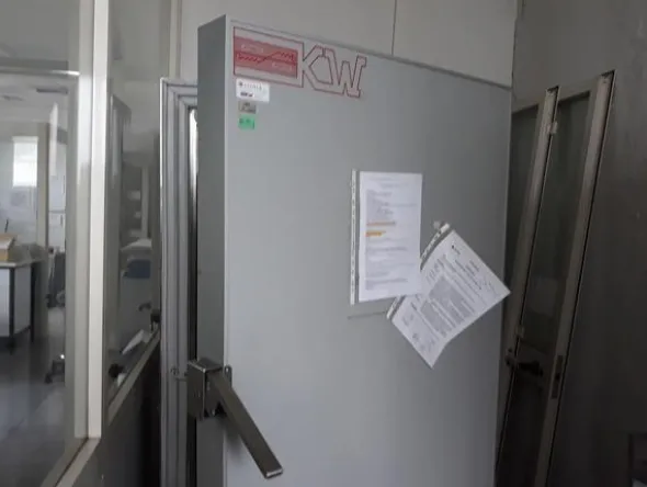 15#3675 Cappa flusso laminare Oasis e centrifuga Beckam