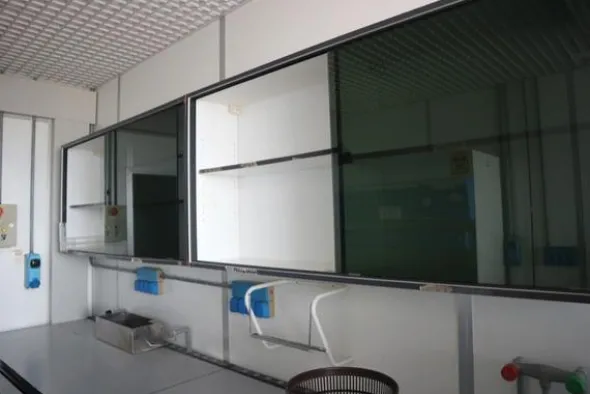 33#2717 Cappa Gelaire e arredi laboratorio