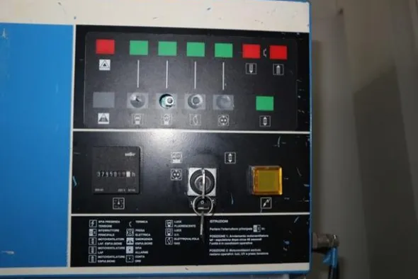33#2717 Cappa Gelaire e arredi laboratorio