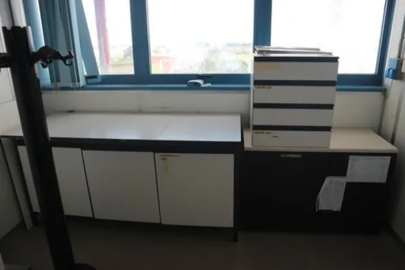 33#2717 Cappa Gelaire e arredi laboratorio