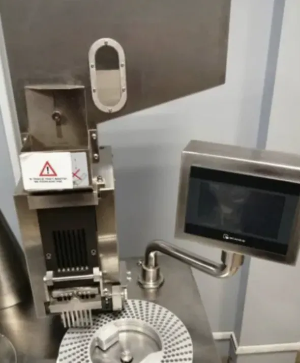 Capsulatrice semi-automatica
