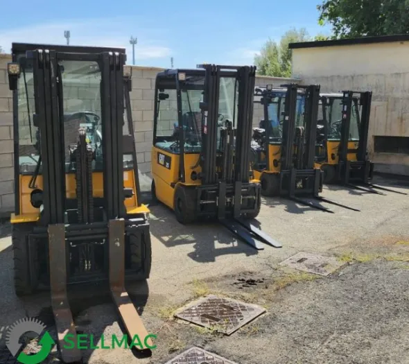 CARRELLI CATERPILLAR VARI MODELLI