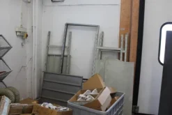 5#7094 Carrelli e banchi da lavoro