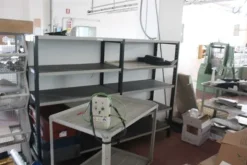5#7094 Carrelli e banchi da lavoro