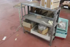 5#7094 Carrelli e banchi da lavoro