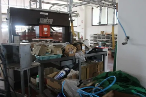 5#7094 Carrelli e banchi da lavoro