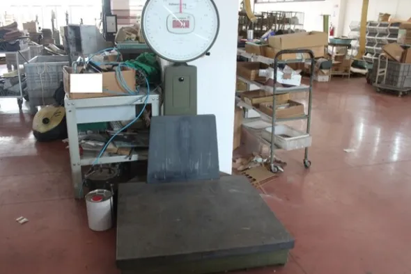 5#7094 Carrelli e banchi da lavoro