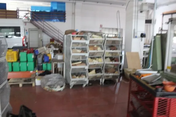 5#7094 Carrelli e banchi da lavoro