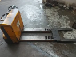 7#7923 Carrelli elevatori e lavapavimenti